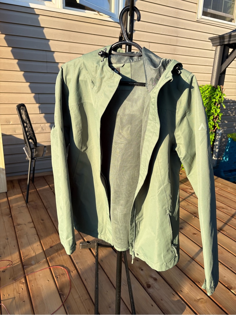 Woman’s Green Lightweight Hooded Jacket